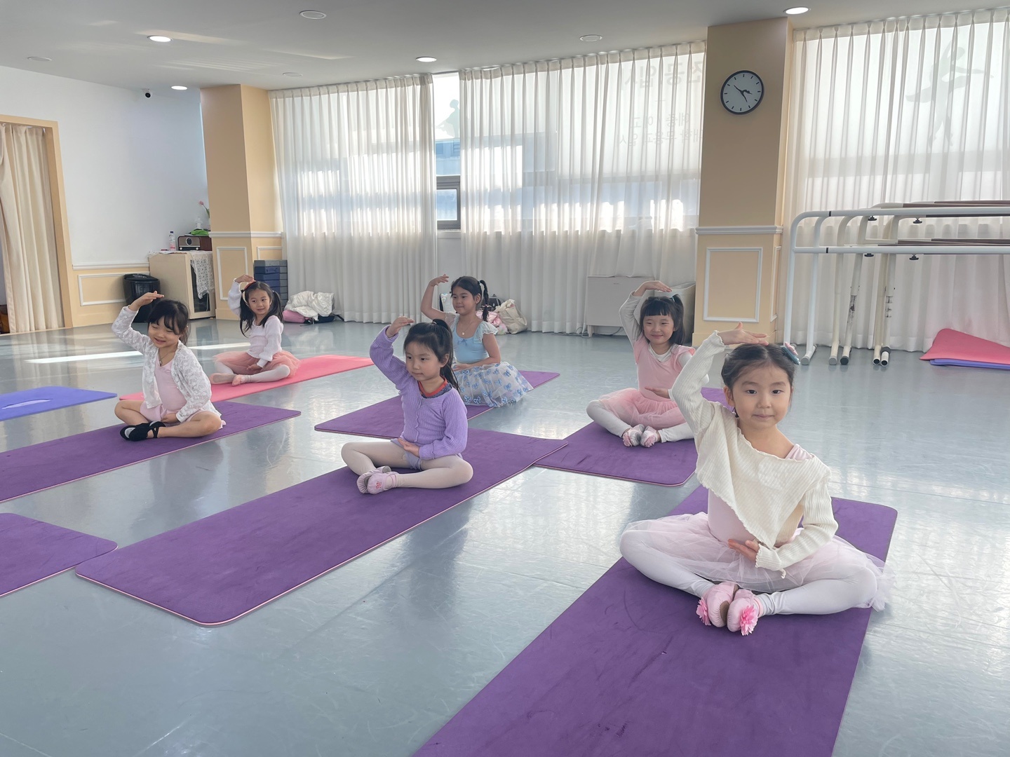 /user/b/bijou/editor/2402/0d69718a89461a43eefb3aa0b5fd3353_1709121576_3078.jpg 이미지크게보기