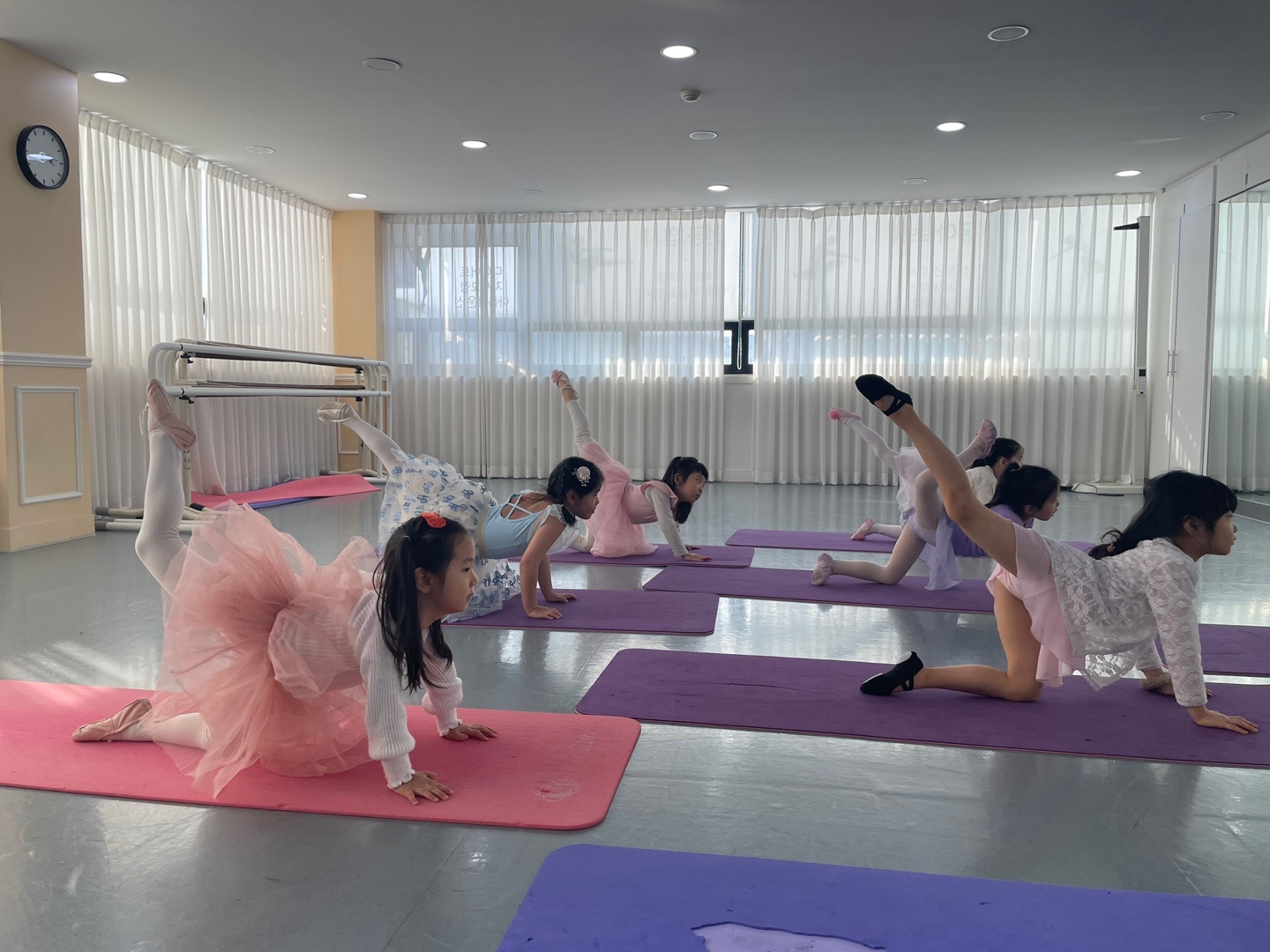 /user/b/bijou/editor/2402/0d69718a89461a43eefb3aa0b5fd3353_1709121576_6738.jpg 이미지크게보기