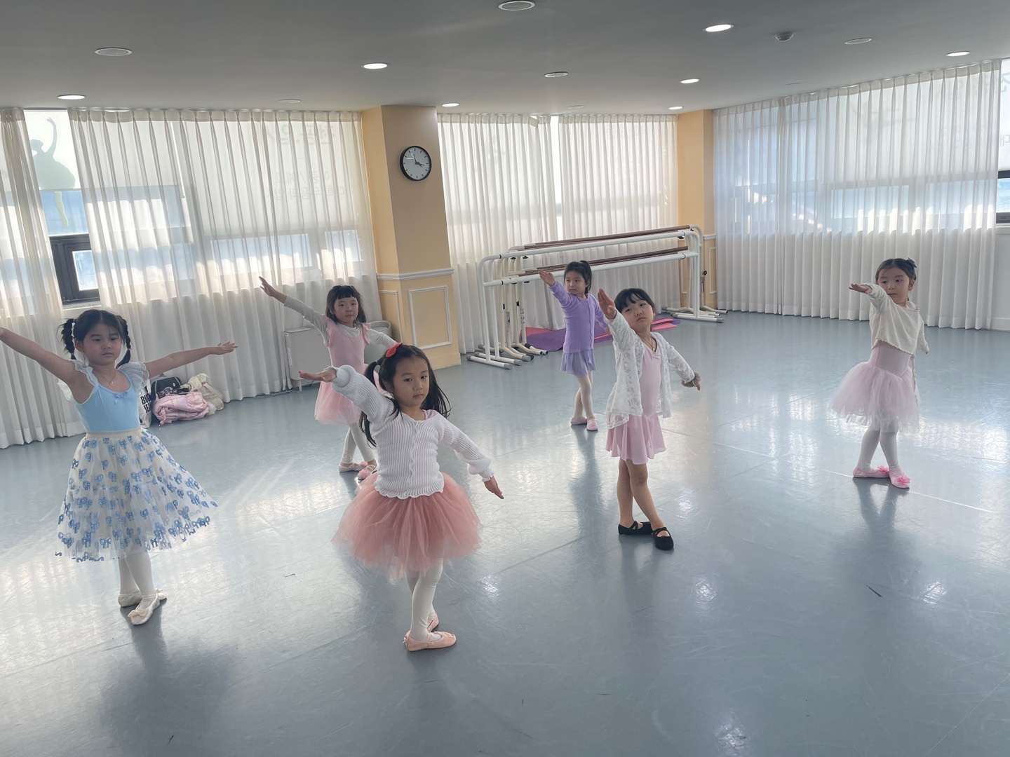 /user/b/bijou/editor/2402/0d69718a89461a43eefb3aa0b5fd3353_1709121693_6658.jpg 이미지크게보기